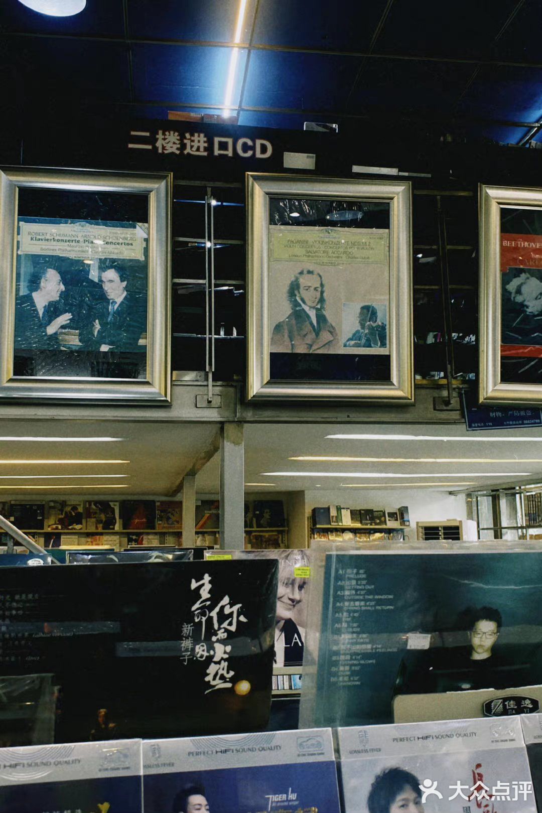 成都小众打卡地丨复古cd收藏你的所有年少心事