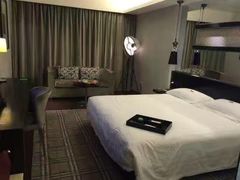 -桔子酒店(上海西藏北路地铁站店)