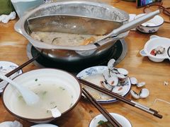 -老何家后安粉·糟粕醋海鲜火锅(三亚湾椰梦长廊店)