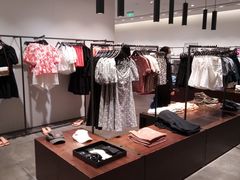 -URBAN REVIVO(高德置地广场·春广场店)