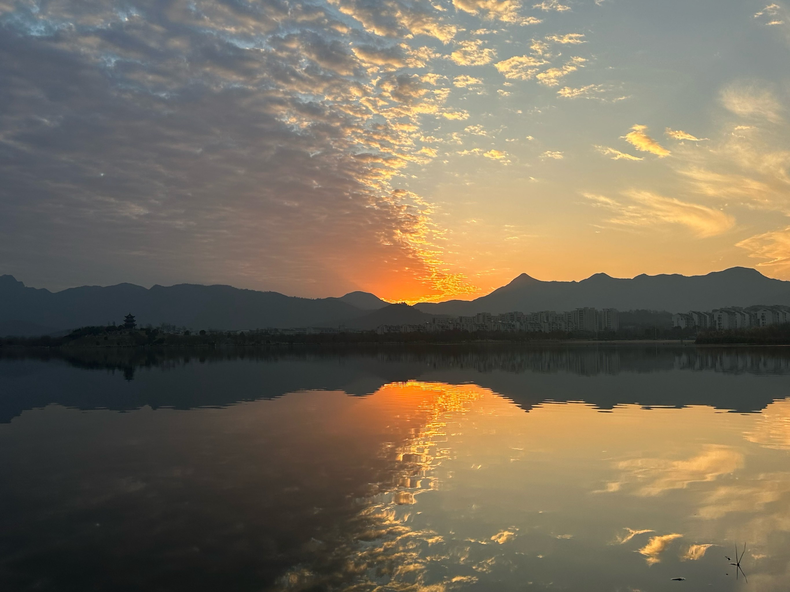 青阳人口中的"人工湖".非常棒的一个公