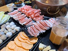 -果松木炭酸菜铜火锅·外婆参鸡汤