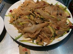 东北大拉皮-屯老二农家铁锅炖·行业领军者(梅江店)