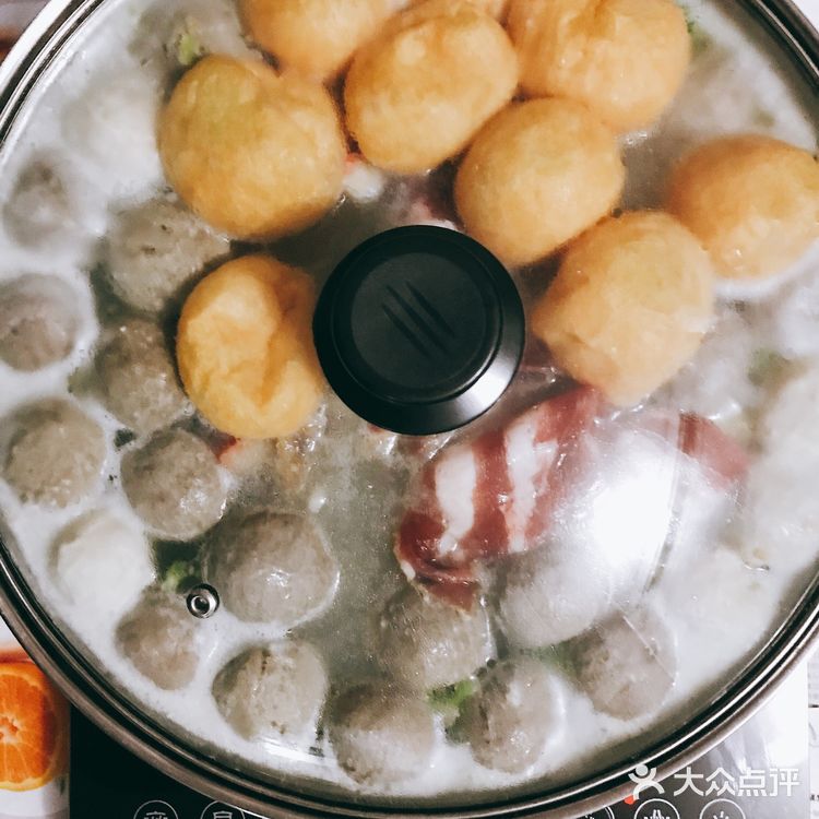 配上一整包麻酱，还有冰可乐一杯，开吃