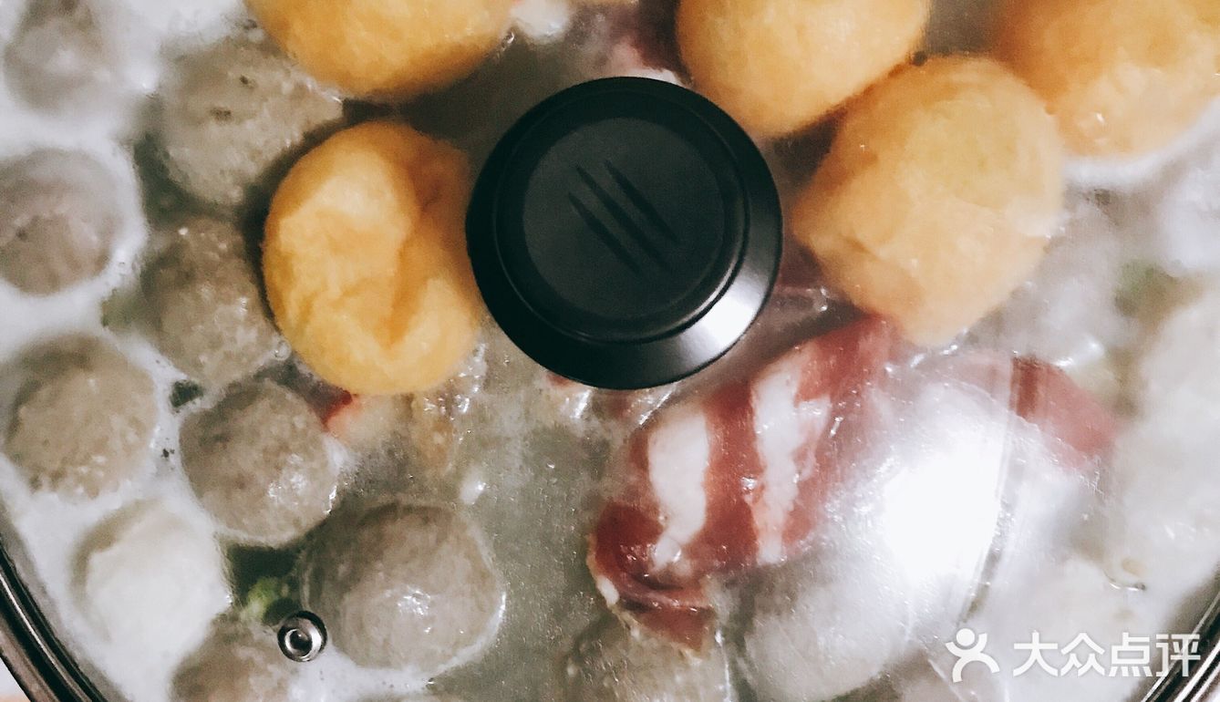 配上一整包麻酱，还有冰可乐一杯，开吃