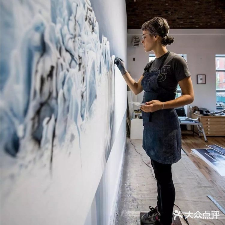 可曾听闻一笑百花开，喜欢画冰山的美女画家😙