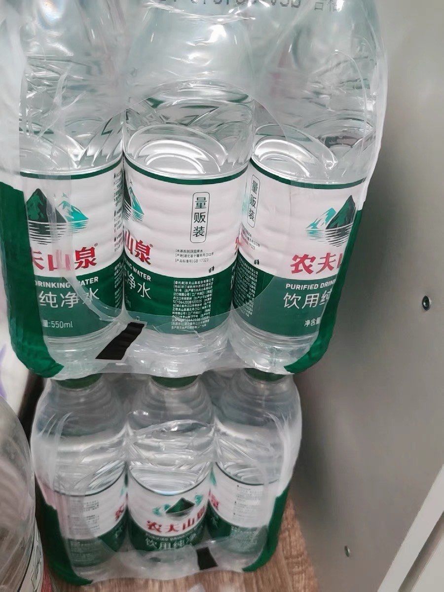 绿瓶农夫山泉你告诉我不能喝了?