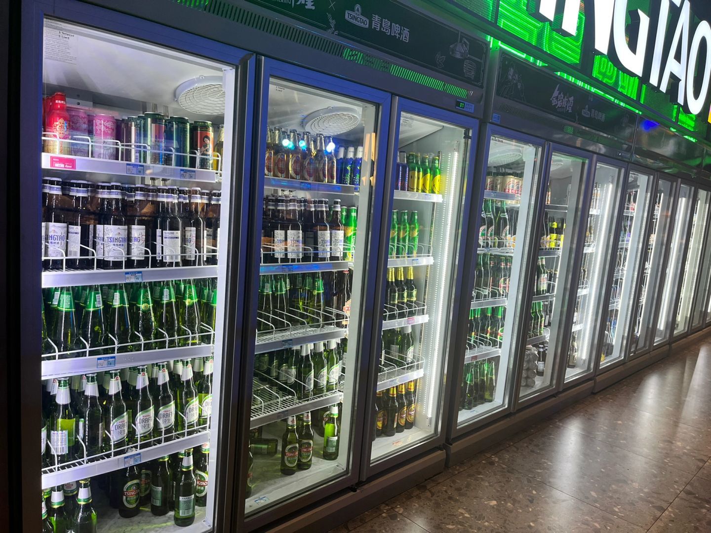 金碧辉煌烧烤啤酒厂