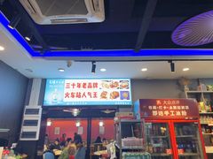 -老街烧烤大排档·地道湖北菜·龙虾馆(汉口火车站店)