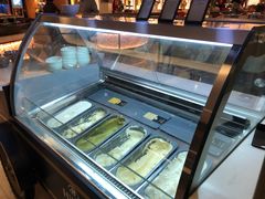 面包甜点陈列柜-西安高新希尔顿酒店·咖啡露台西餐厅