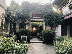 -小草屋轰趴馆别墅派对新场团建家庭聚会