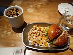 -三勾JJJ Burger&Coffee(梅溪湖店)