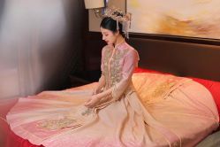 点击看大图 -拉瑞娜LaReine婚纱礼服高级定制