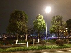 -去吃小龙虾·江湖菜·烧烤(南滨路店)