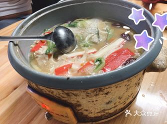 商品名称：美的电煮锅电火锅 外观：老旧到都已经脱漆了