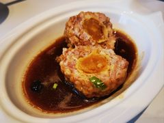 鸭蛋黄狮子头-梅飞酒家(桑园路店)
