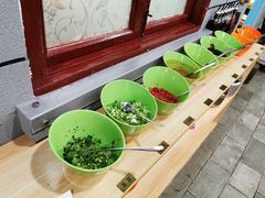 自助调料区-超越炭火牛蛙火锅鸡(河东店)