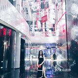 夜晚霓虹幻彩般的W酒店