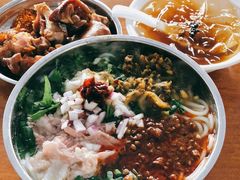 -鸿浩扒猪脚米线