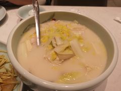 五花肉炖冻豆腐白菜-北李妈妈菜·海肠捞饭(高新万达店)