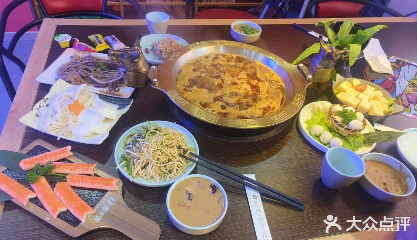 那就两顿。4、能一起吃火锅的人，一定是一个世界的人