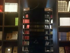 -钟书阁(松江泰晤士小镇店)