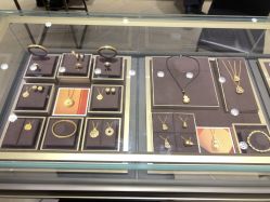 -周生生Chow Sang Sang(新世界店)