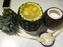 -志龙皇冠吃货椰子铺