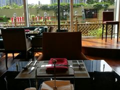 靠窗位-富力希尔顿酒店·地阔自助餐厅