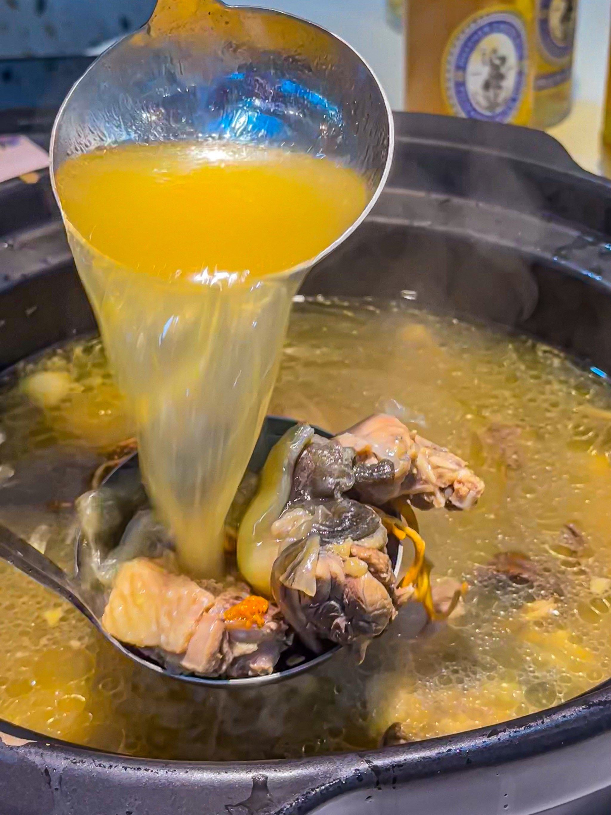 春秋滋补进食,这家吃了都说好👏
甲鱼牛鞭五指毛桃统统安排上
