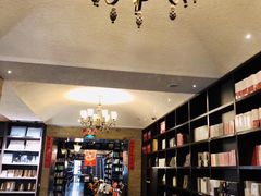 -钟书阁(松江泰晤士小镇店)