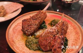 Charcoal-Grilled Lamb Ribs with Homemade Scallion Sauce