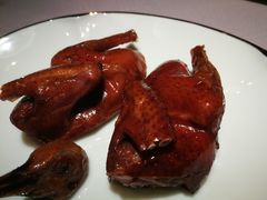 脆皮乳鸽-荣轩(新荣记环球金融中心店)