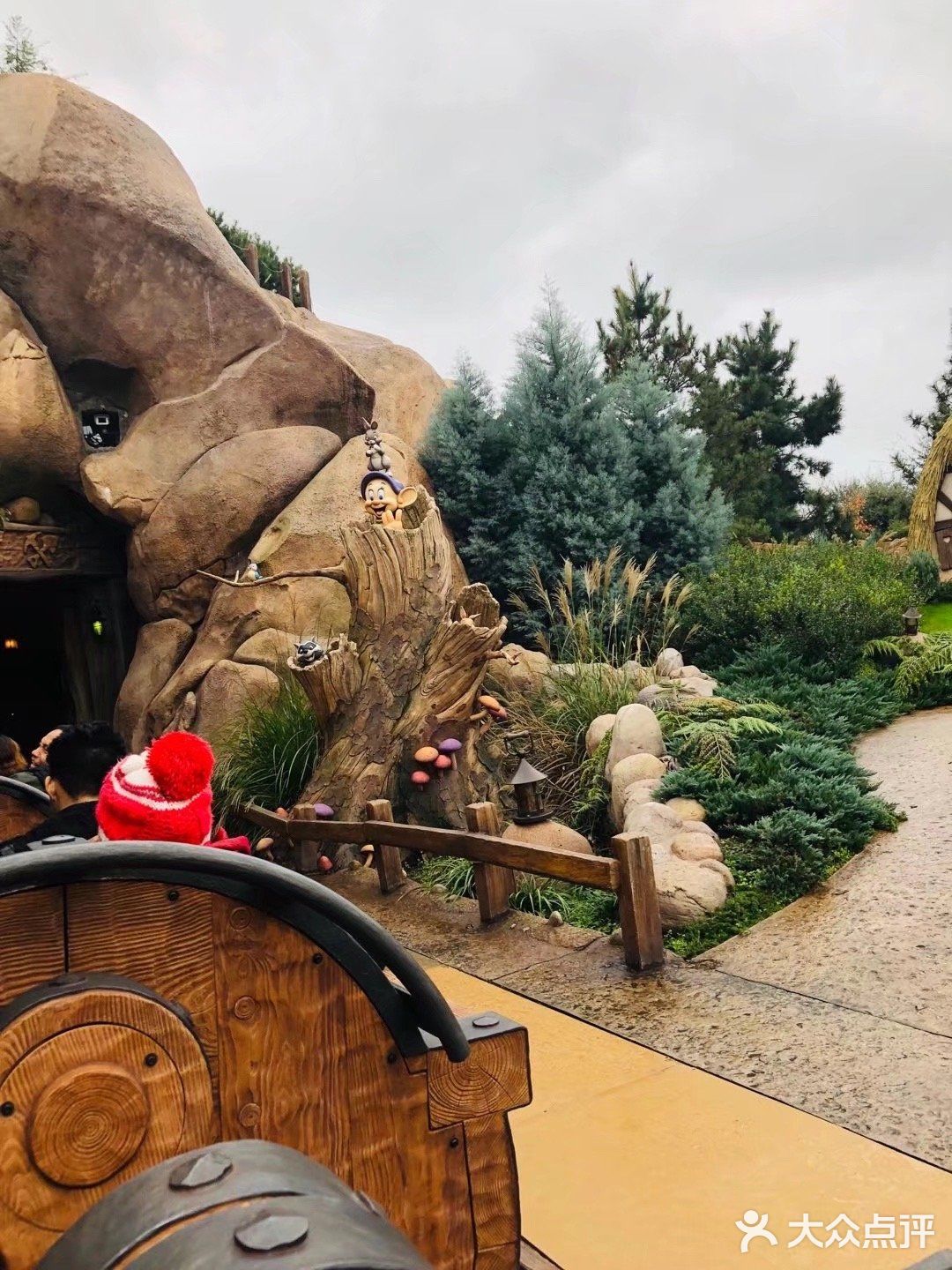 七个小矮人矿山车