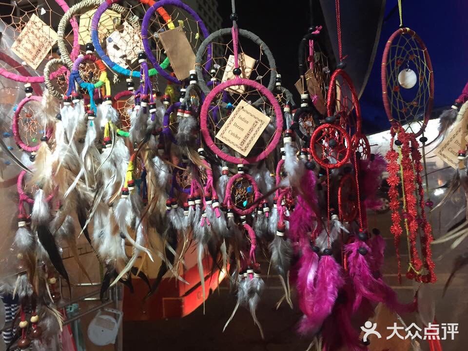 C 大超市跟對面的Central