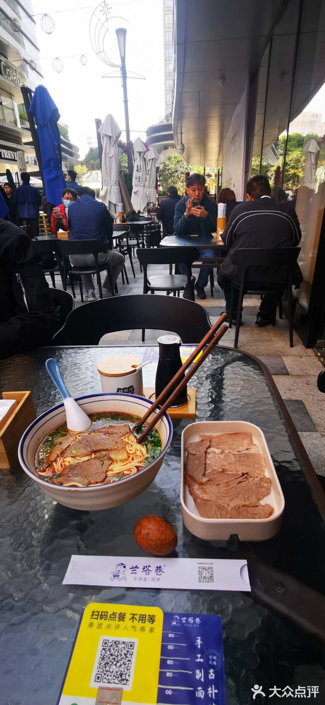 是手工面好吃，不是机器压制。一清二白三红
