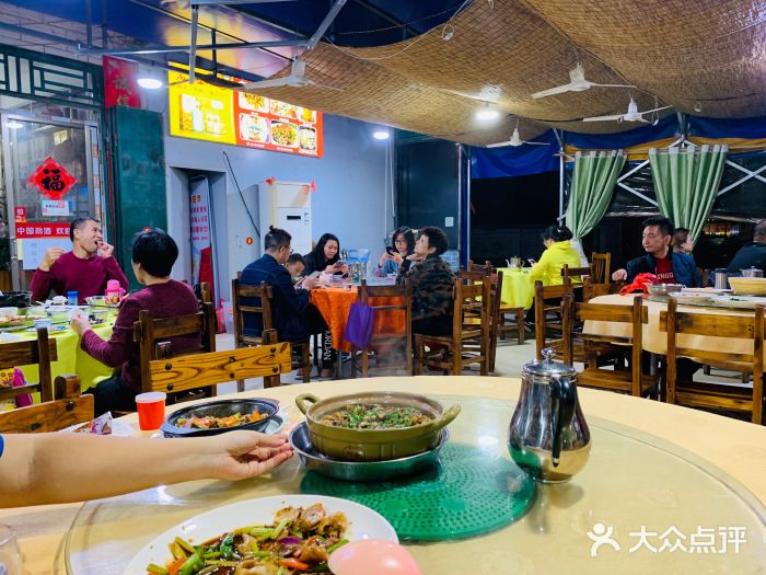 红炎炎农家菜老字号(金水台店)大堂图片