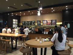 大堂-星巴克臻选(舟山凯虹广场店)