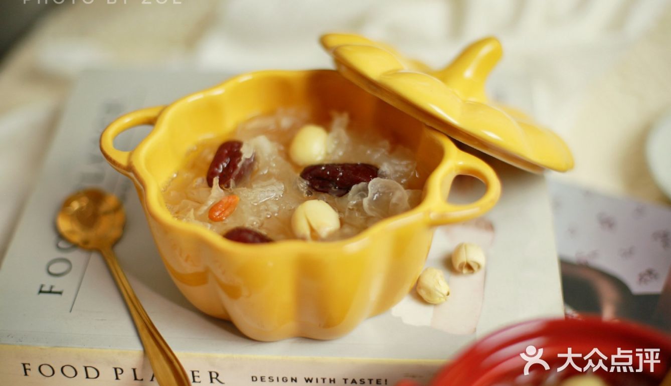 Zoe小厨房 | 懒人必备电饭煲滋补养颜红枣银耳莲子羹