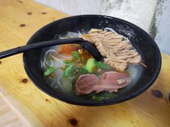 -两勺子一碗口水鸡拌面