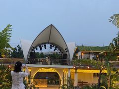 -茅草房·河畔园林火锅