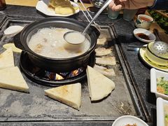-有一锅·野生菌黑山羊腊排骨火锅(古城北门店)