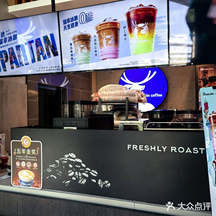 被太阳蒸烤后的救命饮～塞纳莓莓拿铁❗