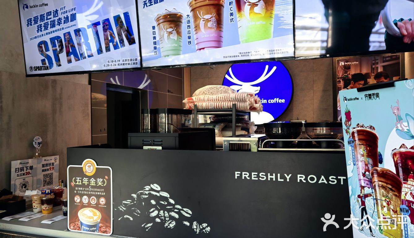 被太阳蒸烤后的救命饮～塞纳莓莓拿铁❗