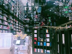 -钟书阁(群光广场店)