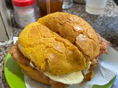 菠萝芝士猪扒蛋包-新鸿发咖啡美食