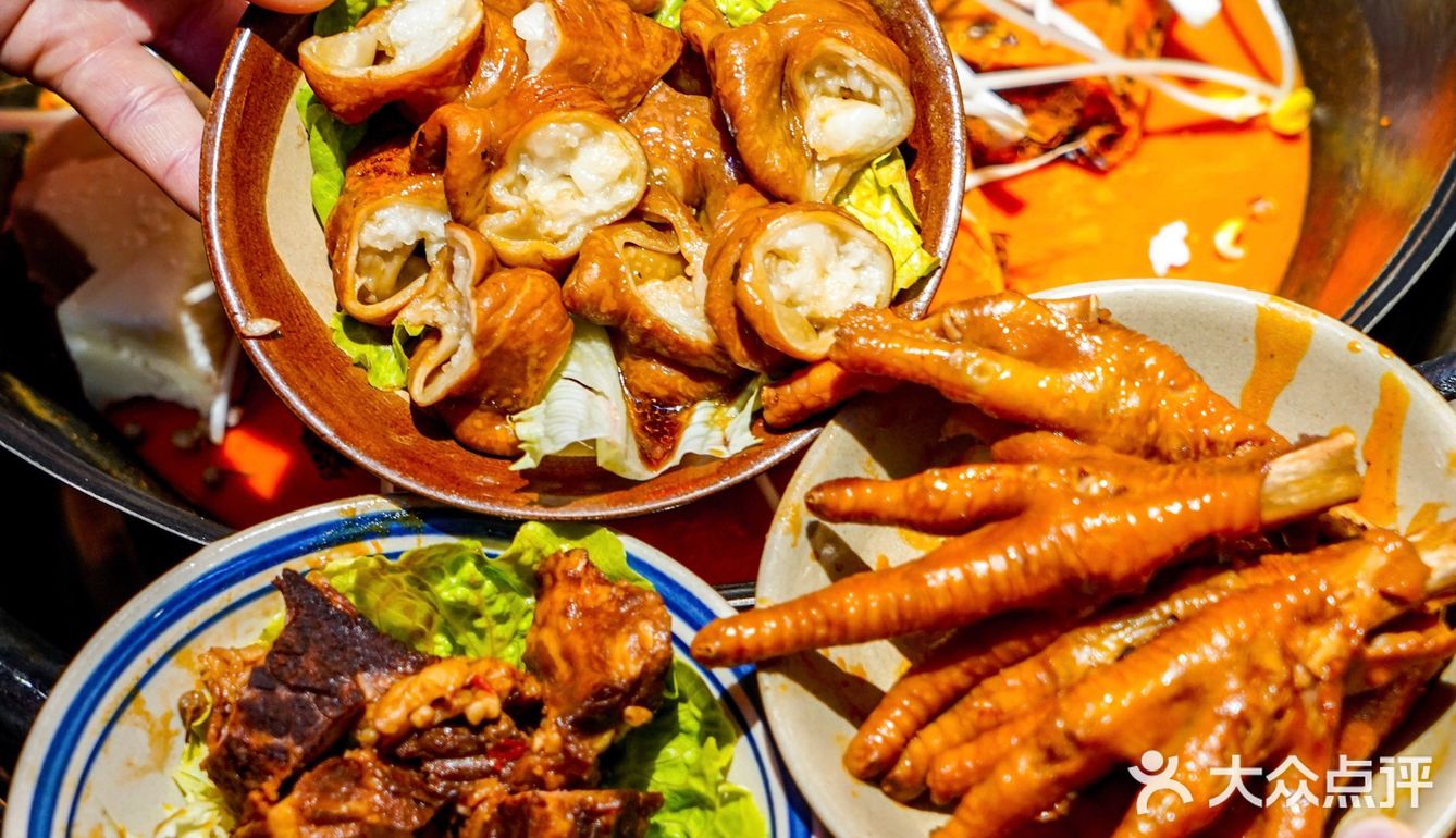 热闹的老小区重庆火锅、香爆整条gai‼️