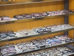 -优医视平价眼镜蔡司依视路折扣工厂店(十里堡店)
