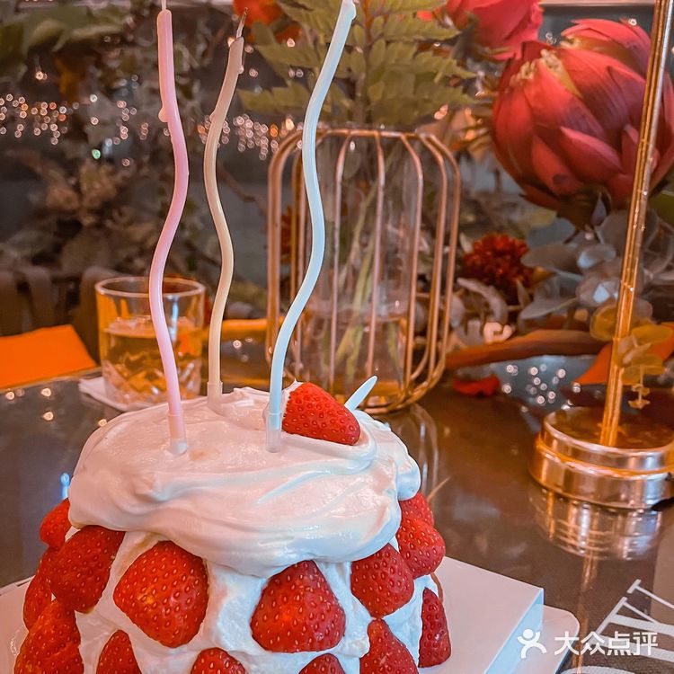 高颜值蛋糕｜吃过最好吃的草莓蛋糕🍰