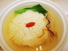 鲜松茸菊花豆腐-青岛香格里拉·香宫中餐厅